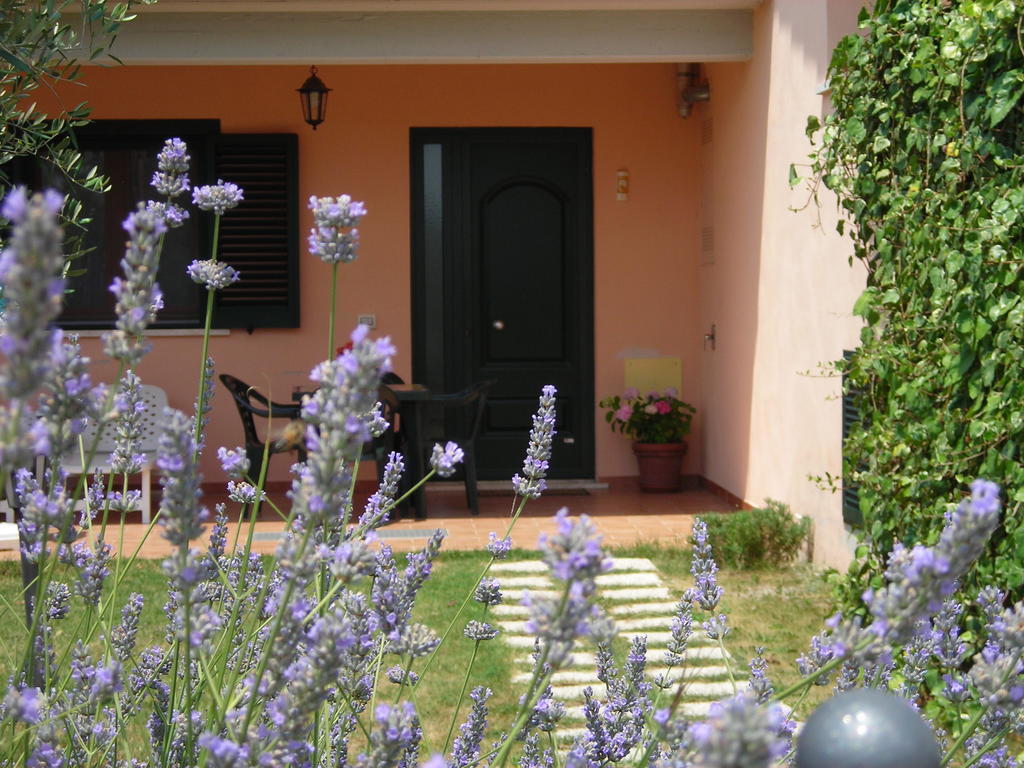 Residence Ai Campi Da Golf Saturnia Exterior foto
