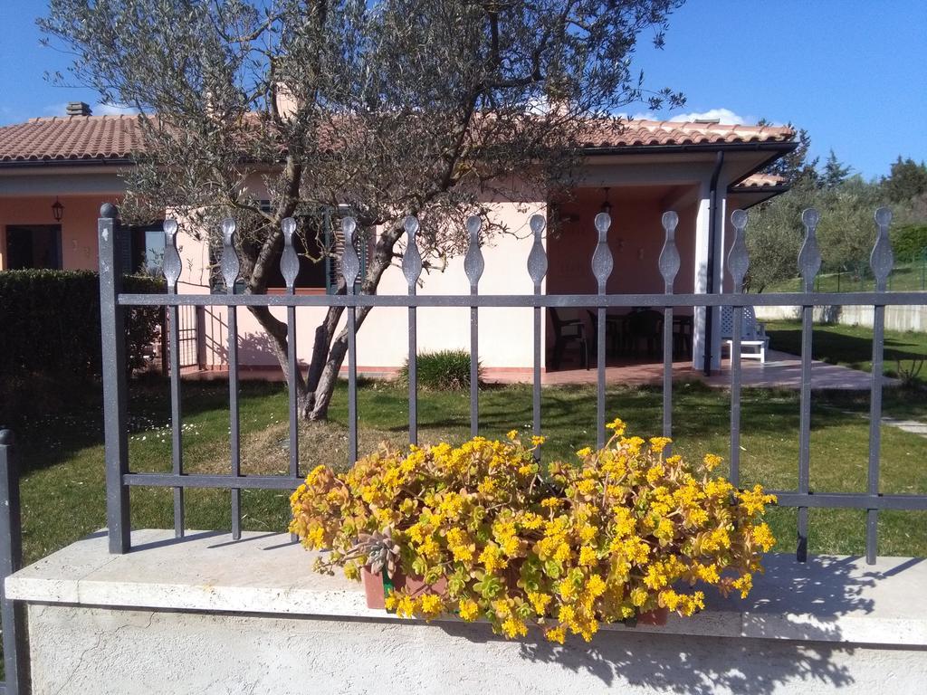 Residence Ai Campi Da Golf Saturnia Exterior foto