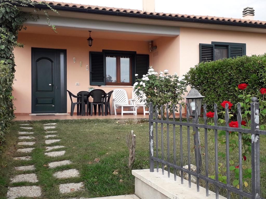 Residence Ai Campi Da Golf Saturnia Exterior foto