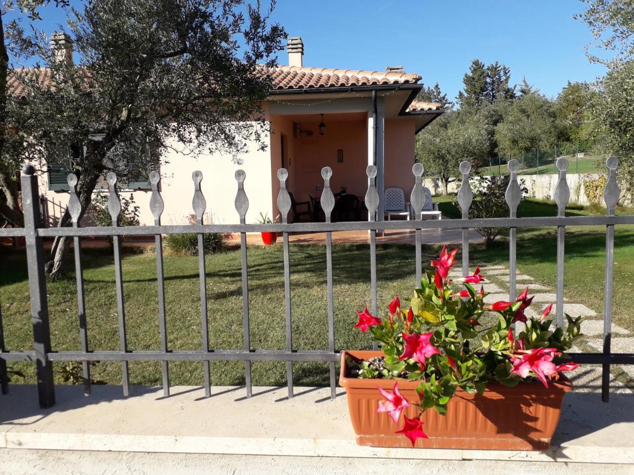 Residence Ai Campi Da Golf Saturnia Exterior foto